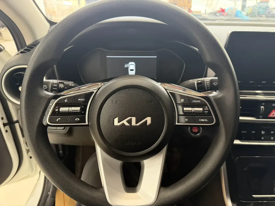 Kia K3 facelift 1.5L CVT fashion version 2023 — миниатюра 5