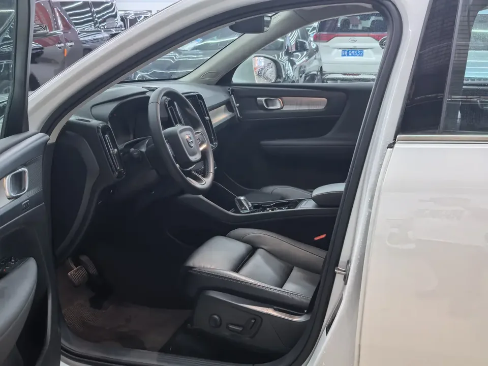 Volvo XC40 Volvo XC40 2024 B4 four-wheel drive Zhiyuan luxury version 2025 — миниатюра 5