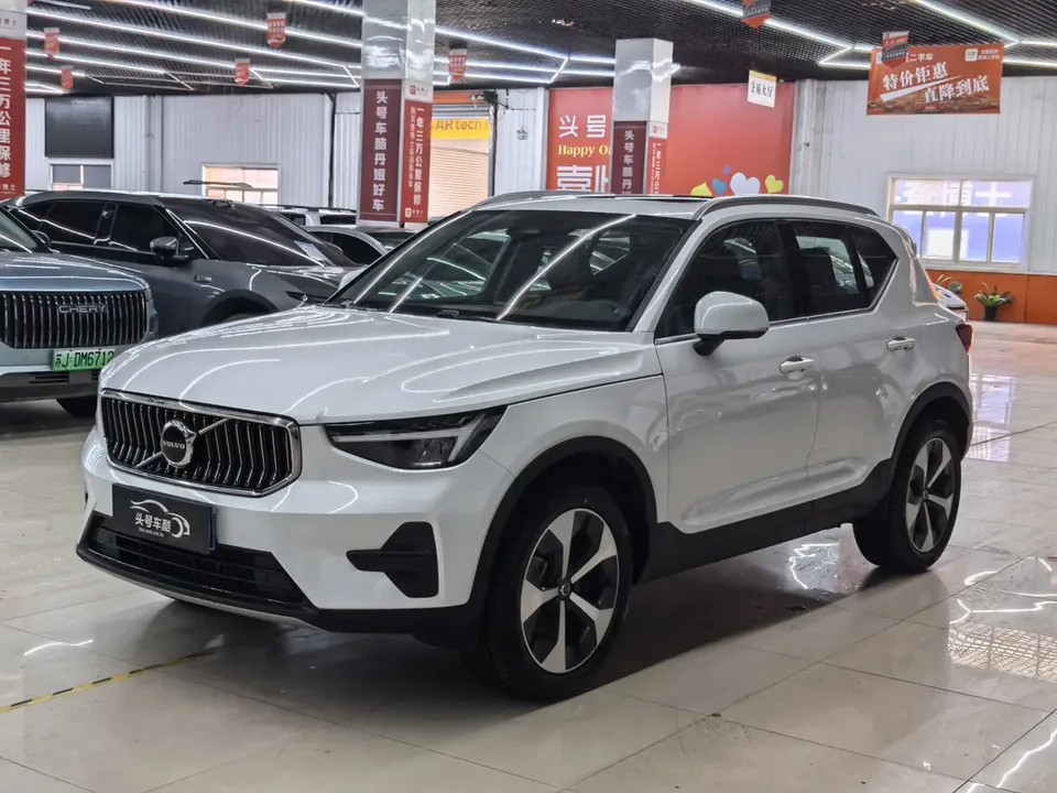 Volvo XC40 2025
