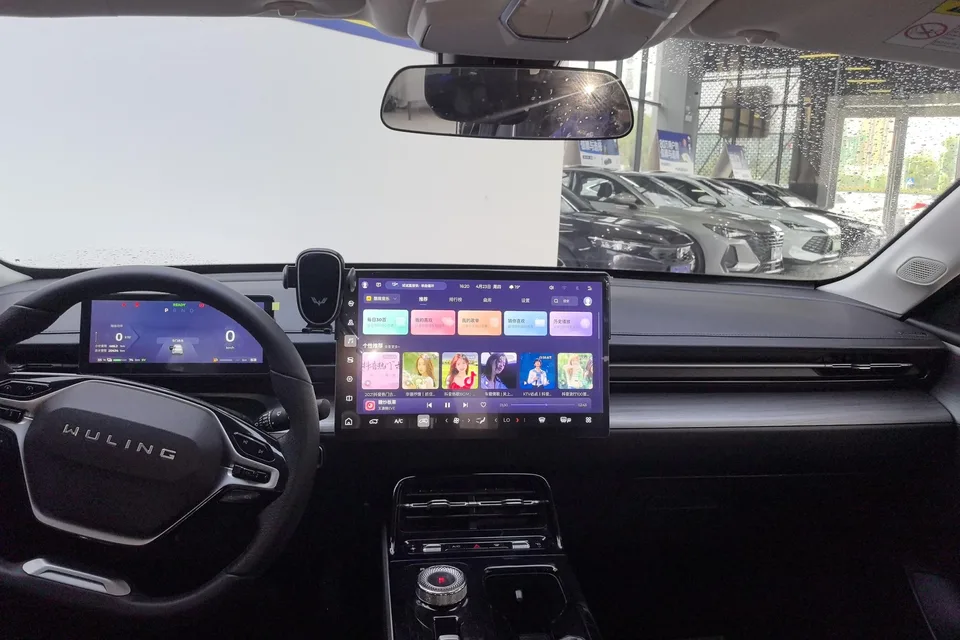 Wuling Starlight PHEV Starlight PHEV 2023 150 Advanced Edition 2024 — thumbnail 3