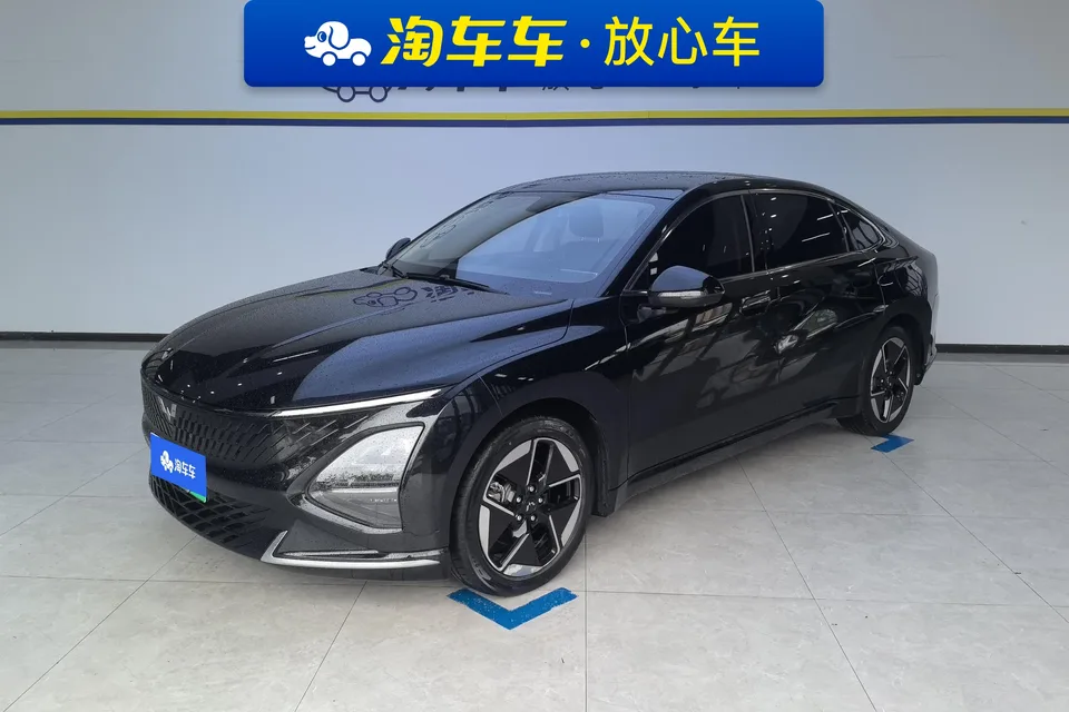 Wuling Starlight PHEV Starlight PHEV 2023 150 Advanced Edition 2024 — photo 1, buy with delivery to Moscow
