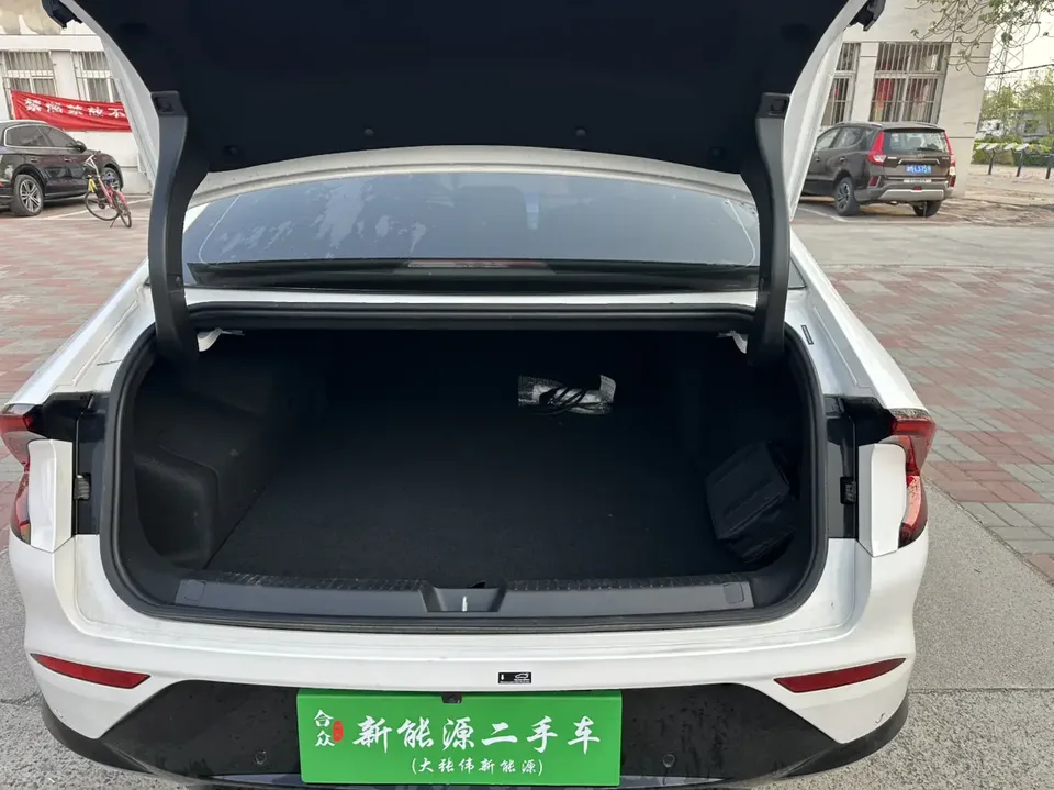 Wuling Starlight PHEV 150km Smart Pilot 2025 — миниатюра 4