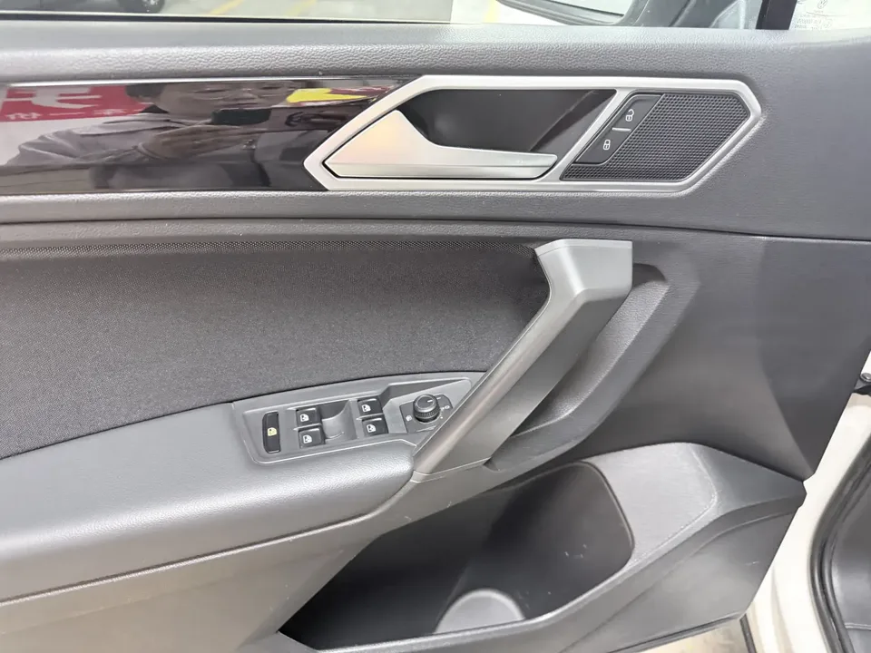 Volkswagen Tiguan L Tiguan L 2022 330TSI Automatic 2WD Comfort Edition 2022 — миниатюра 5