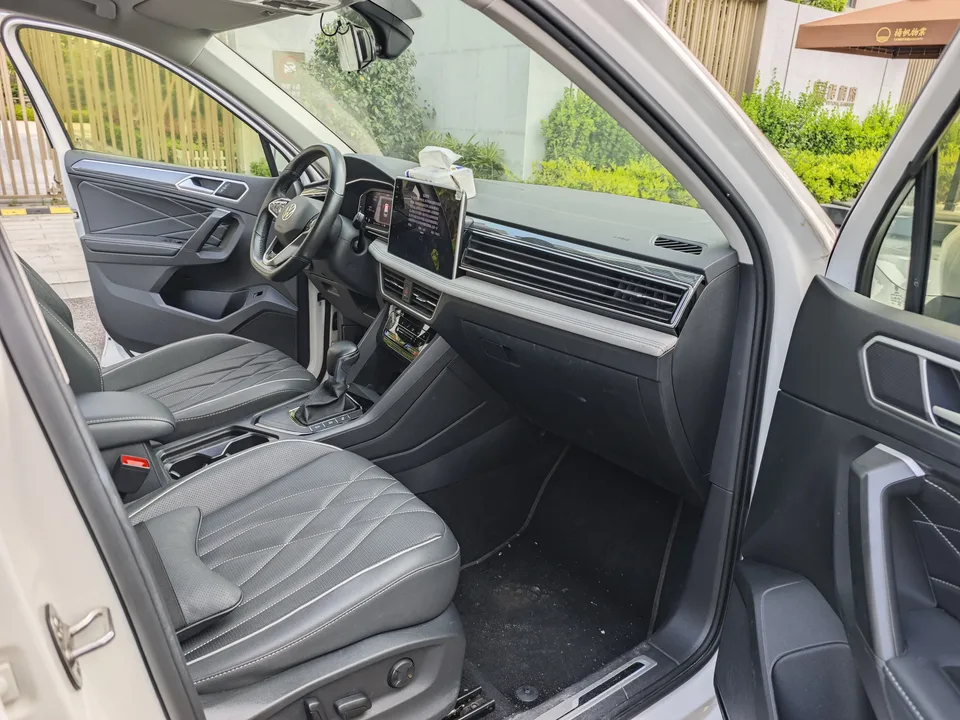 Volkswagen Tiguan L Tiguan L 2022 330TSI Automatic 2WD R-Line Enjoy Edition 2022 — миниатюра 3