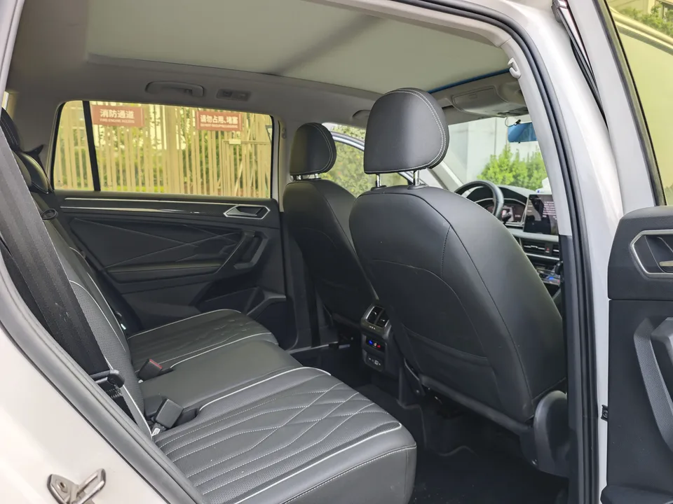 Volkswagen Tiguan L Tiguan L 2022 330TSI Automatic 2WD R-Line Enjoy Edition 2022 — миниатюра 4