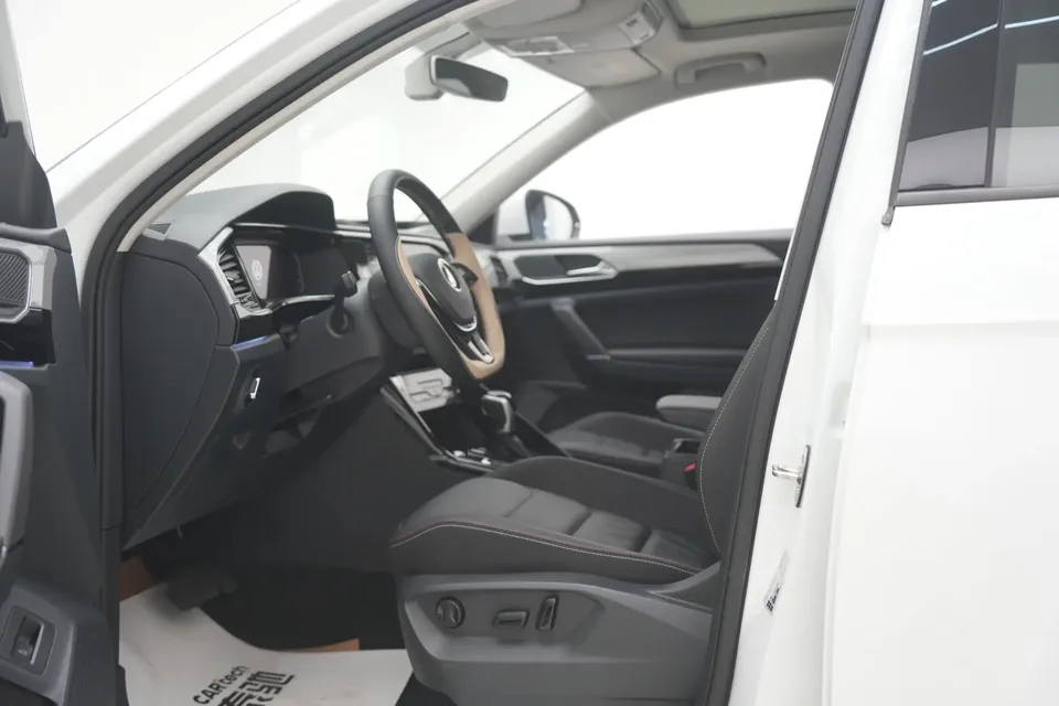 Volkswagen Tayron 330TSI 2WD Luxury Smart Edition Plus 2022 — миниатюра 4
