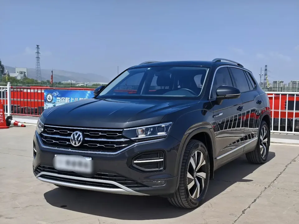 Volkswagen Tayron 280TSI 2WD Luxury Smart Edition 2022 — фото 1, купить с доставкой в Москву
