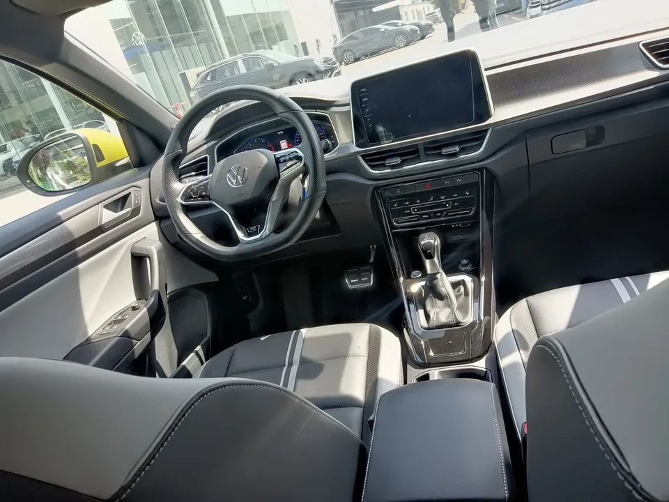 Volkswagen T-Roc 300TSI DSG Starlight Edition 2023 — миниатюра 2
