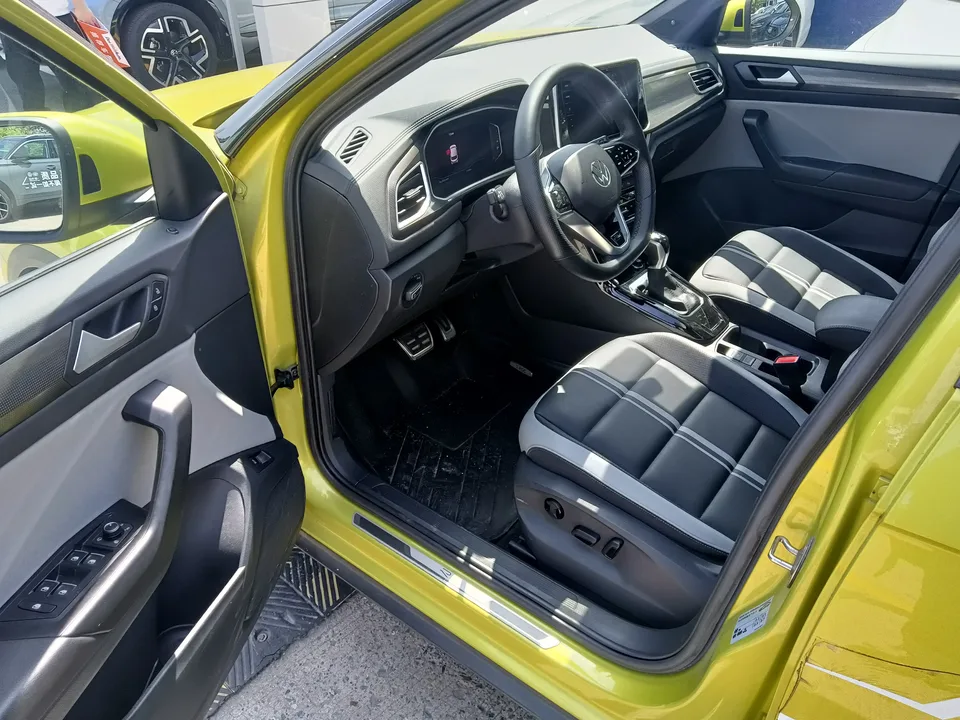 Volkswagen T-Roc 300TSI DSG Starlight Edition 2023 — миниатюра 4