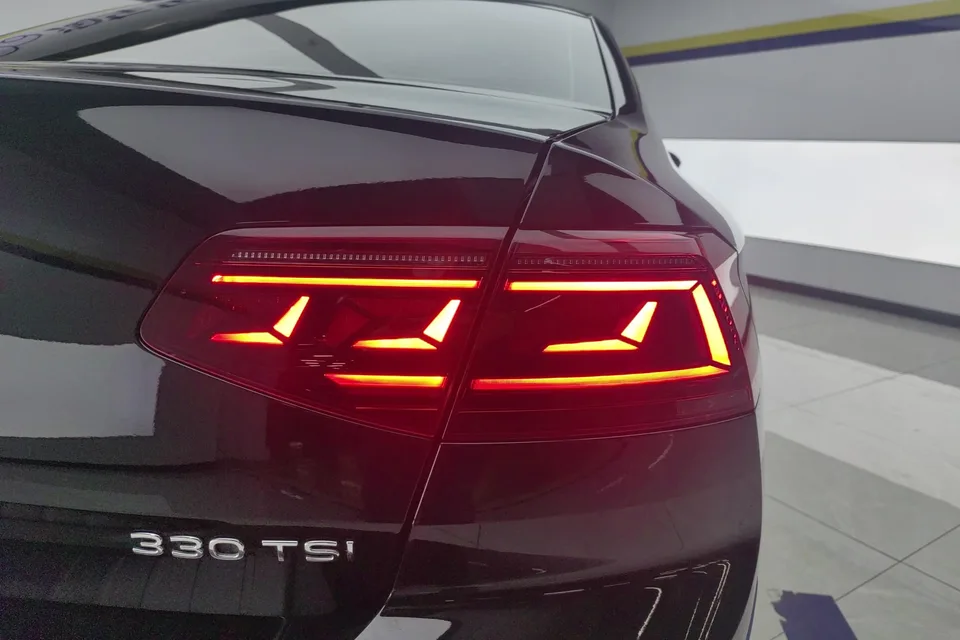 Volkswagen Magotan Magotan 2023 2 million commemorative edition 330TSI DSG luxury model 2023 — миниатюра 2