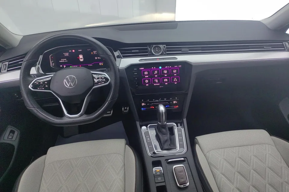 Volkswagen Magotan Magotan 2023 2 million commemorative edition 330TSI DSG luxury model 2023 — миниатюра 3