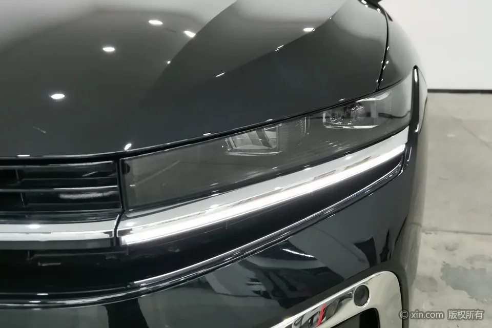 Volkswagen Magotan 300TSI Premium Edition 2025 — миниатюра 2