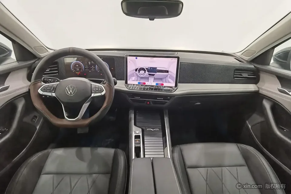 Volkswagen Magotan 300TSI Premium Edition 2025 — миниатюра 3