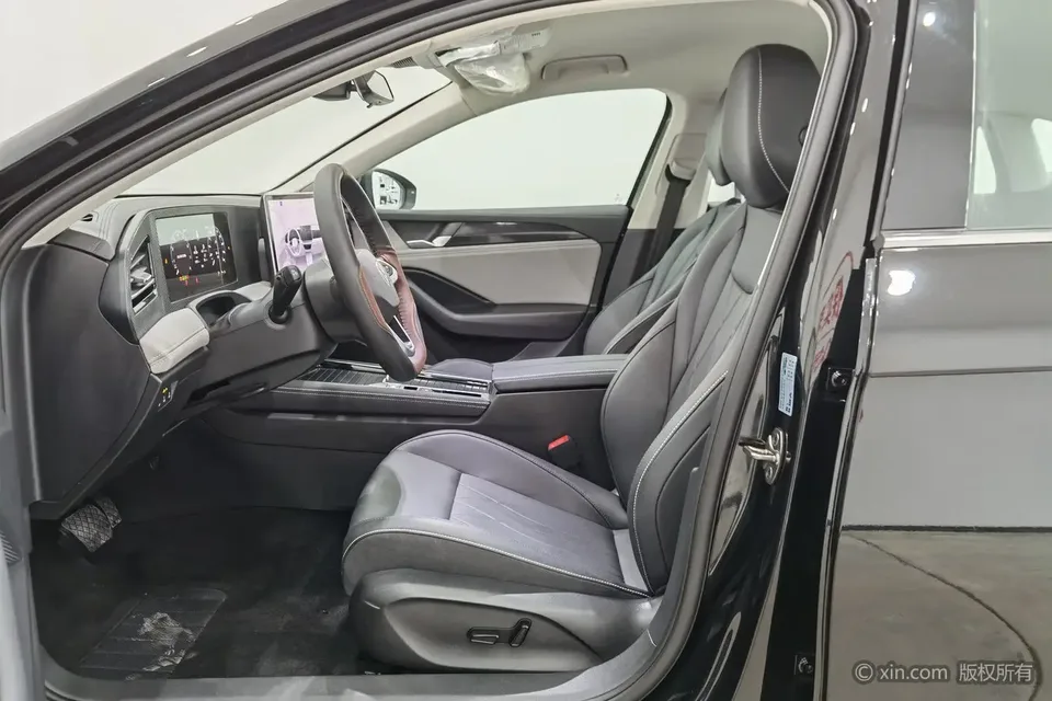 Volkswagen Magotan 300TSI Premium Edition 2025 — миниатюра 4