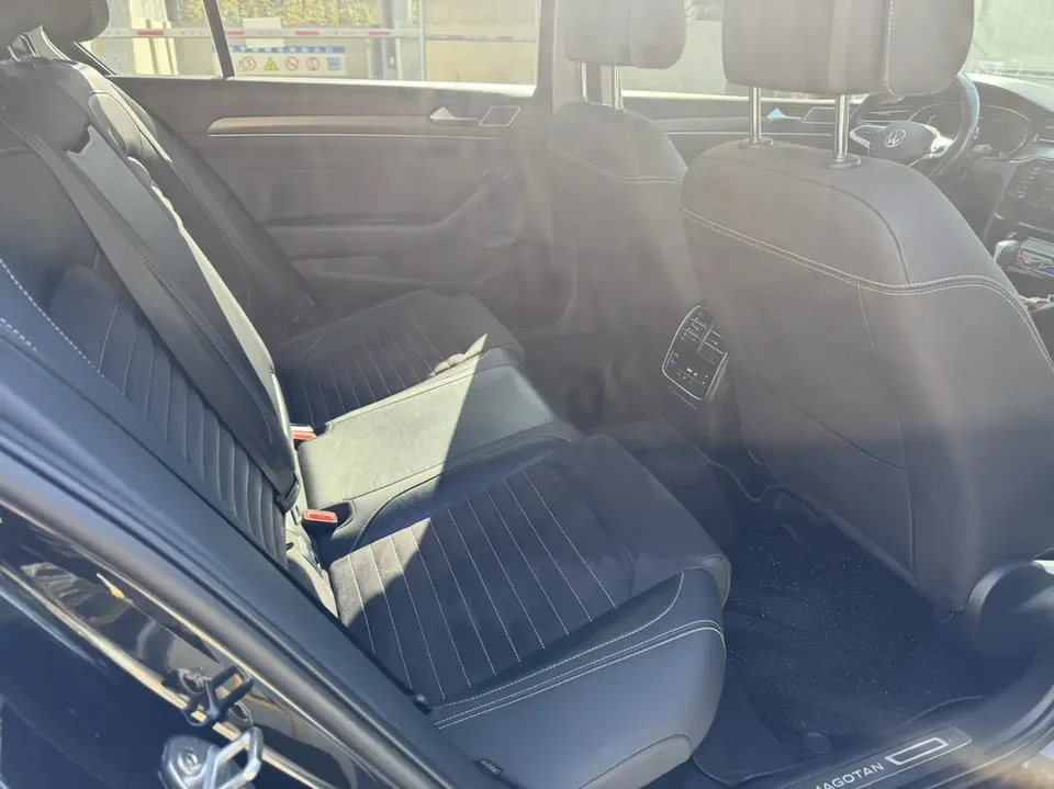 Volkswagen Magotan 330TSI DSG 30th Anniversary Edition 2022 — миниатюра 3