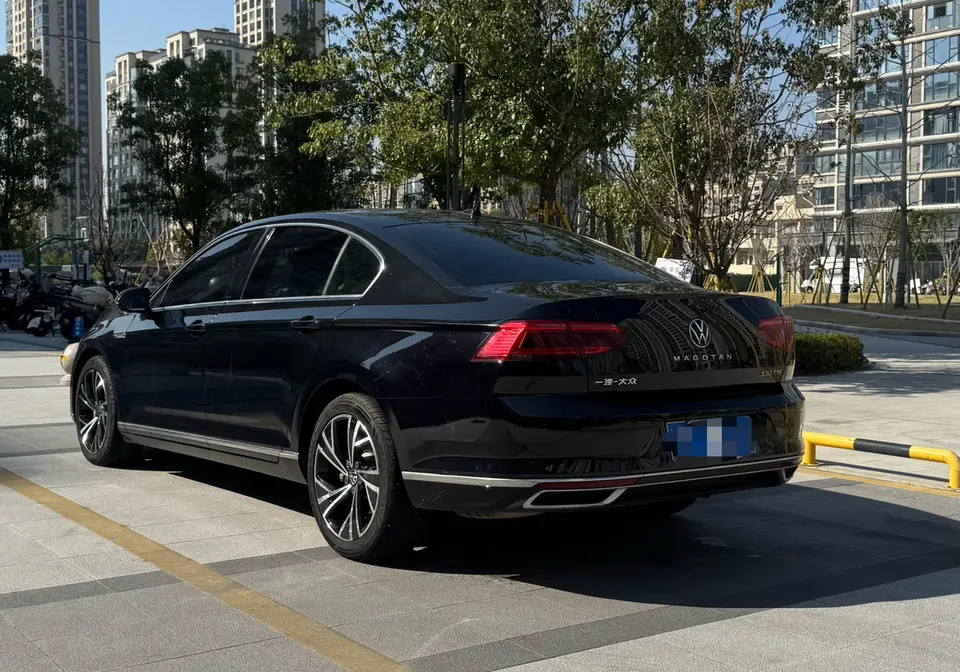 Volkswagen Magotan 330TSI DSG 30th Anniversary Edition 2022 — миниатюра 4