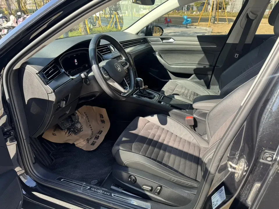 Volkswagen Magotan 330TSI DSG 30th Anniversary Edition 2022 — миниатюра 5