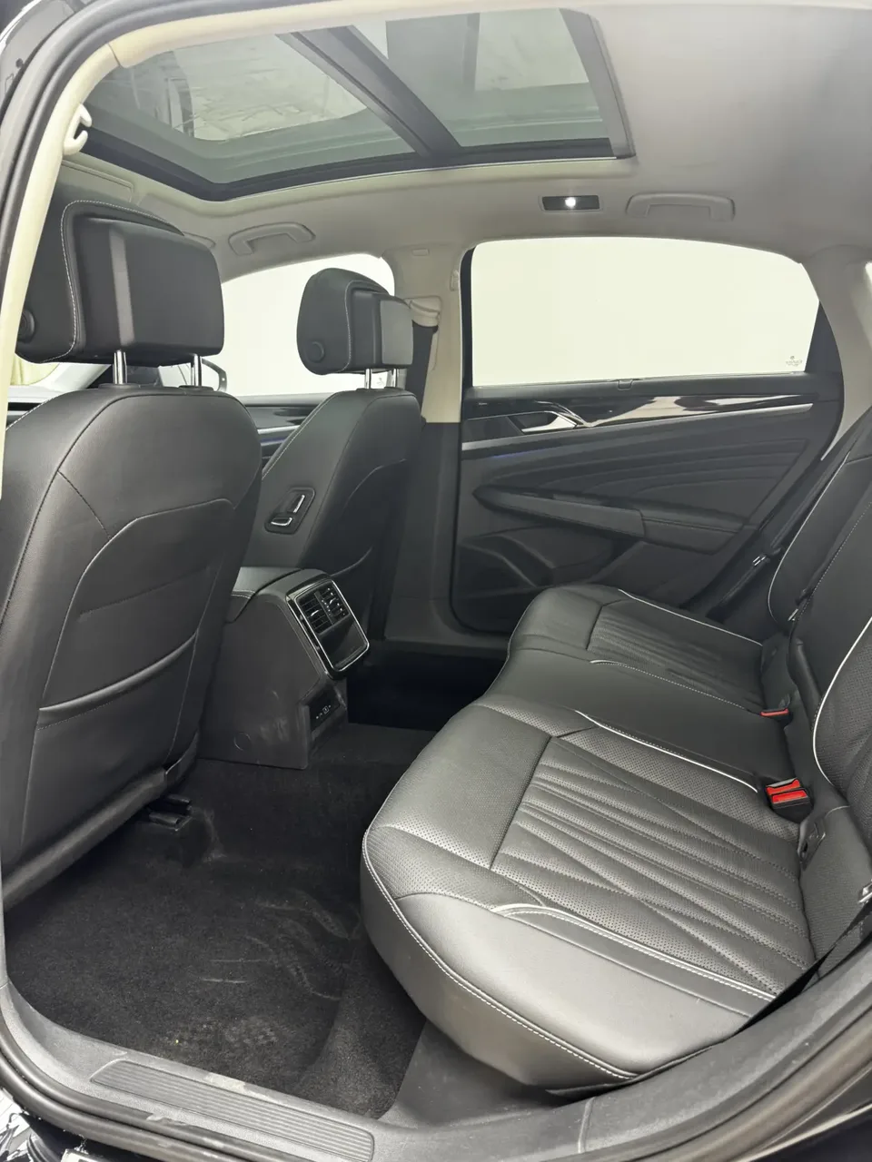 Volkswagen Passat Passat 2022 330TSI Starry Sky Deluxe Edition 2022 — миниатюра 3