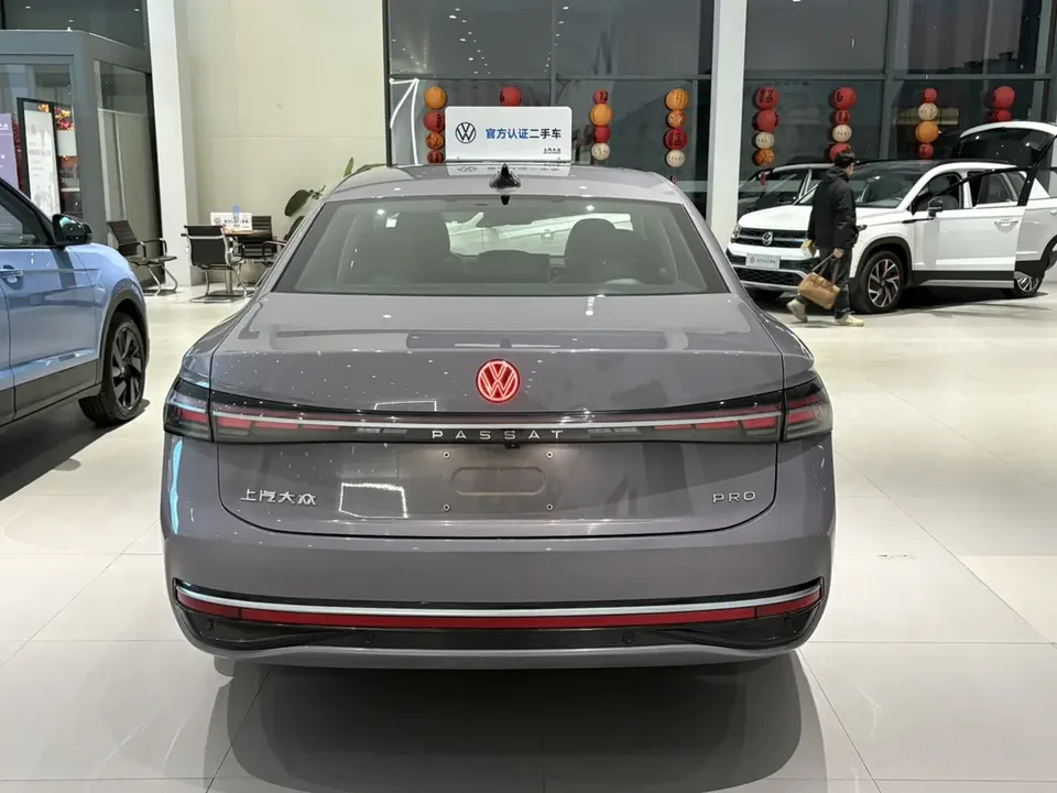 Volkswagen Passat Passat 2025 Pro 380TSI Dragon Edition 2024 — thumbnail 2