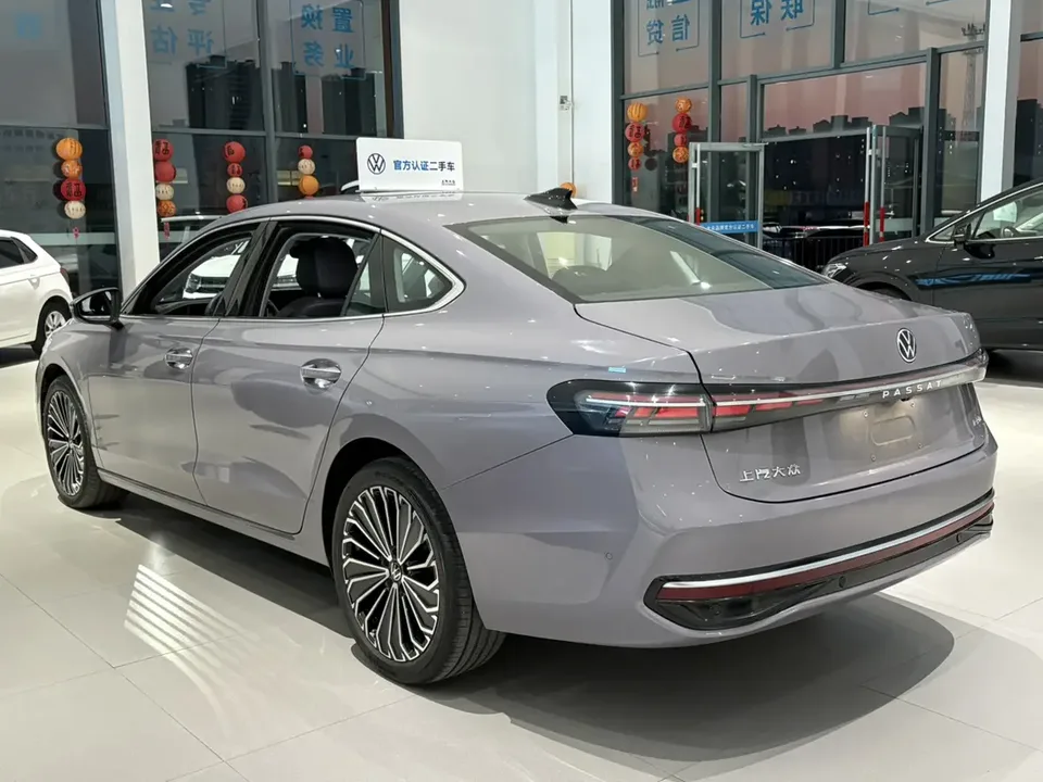 Volkswagen Passat Passat 2025 Pro 380TSI Dragon Edition 2024 — thumbnail 4