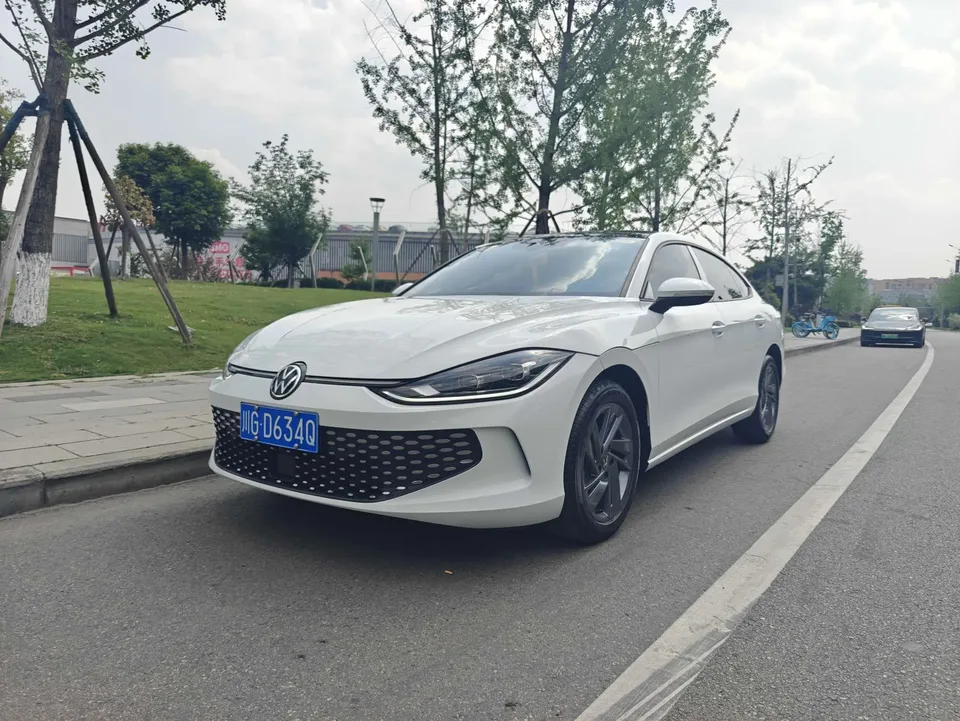 Volkswagen Lamando Lingdu 2025 Lingdu L 280TSI DSG Hot Edition 2025 — photo 1, buy with delivery to Moscow