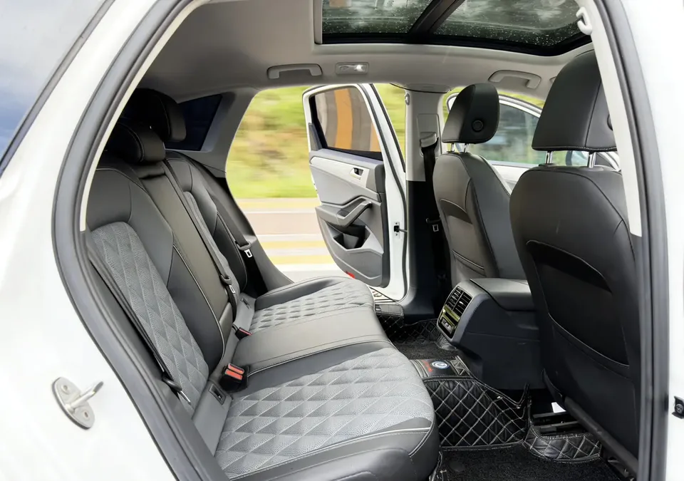 Volkswagen Sagitar Sagitar 300TSI DSG Flying Edition 2023 — миниатюра 3
