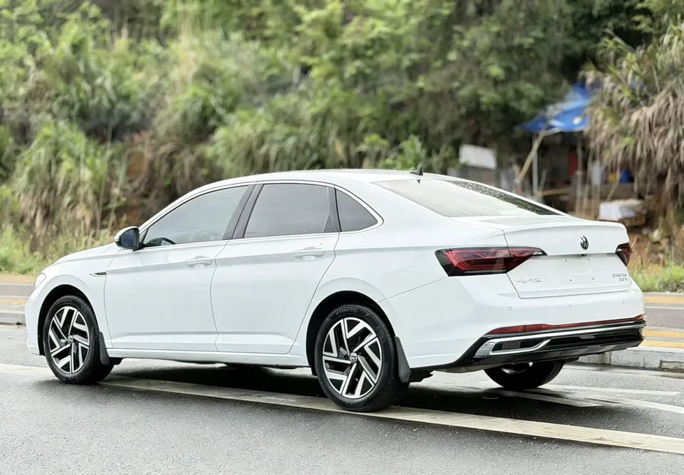 Volkswagen Sagitar Sagitar 300TSI DSG Flying Edition 2023 — миниатюра 4