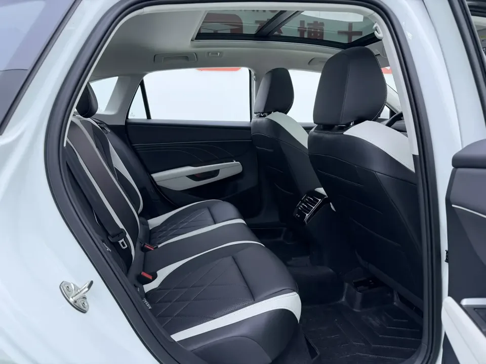 Volkswagen Sagitar 2026 Sagitar L 300TSI DSG Fashion Edition 2025 — миниатюра 4
