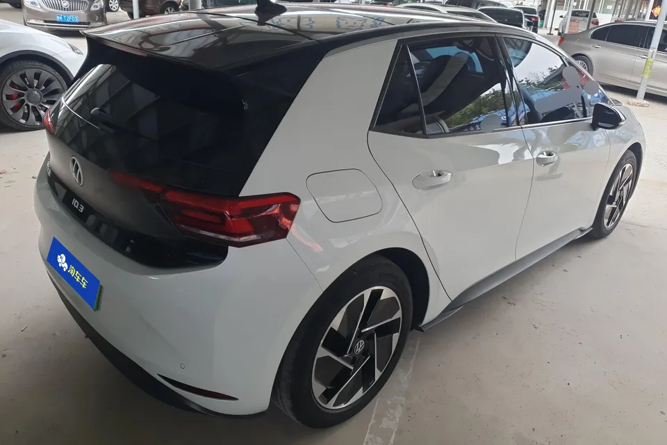 Volkswagen ID.3 Outstanding Edition 2024 — миниатюра 3