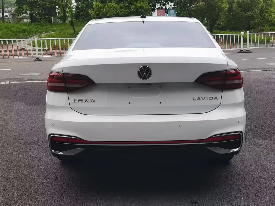 Volkswagen Lavida Lavida 2024 1.5L Automatic Starry Sky Five Million Edition 2024 — миниатюра 2