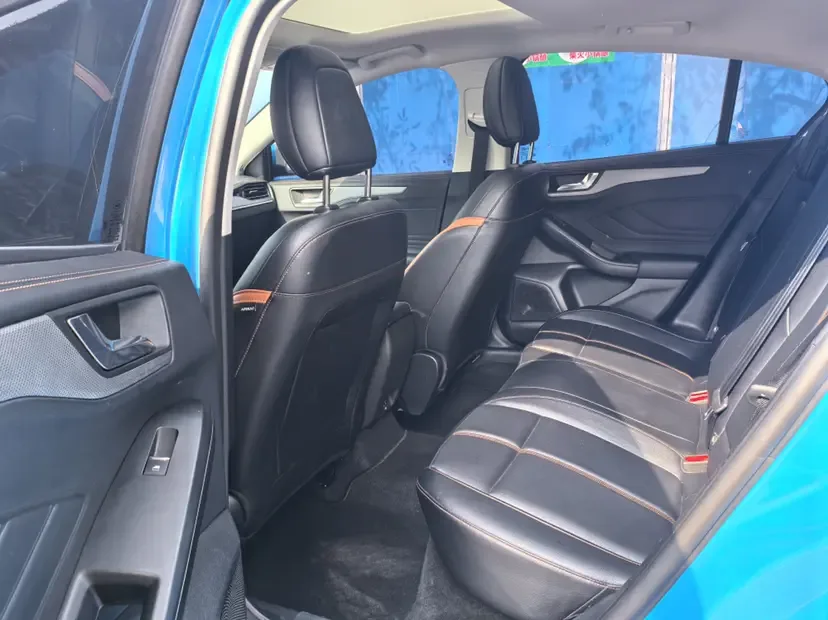 Ford Focus Sedan EcoBoost 180 Automatic Competition Edition 2023 — миниатюра 4