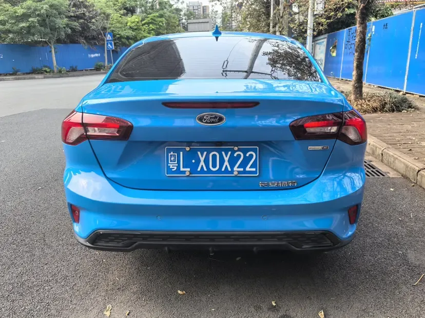 Ford Focus Sedan EcoBoost 180 Automatic Competition Edition 2023 — миниатюра 5