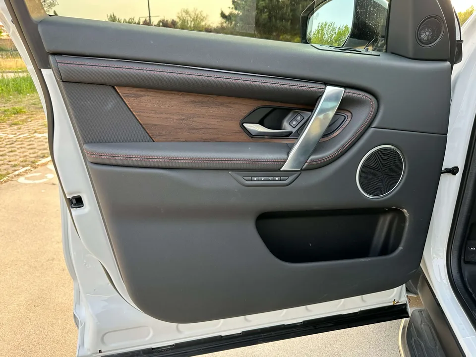 Land Rover Discover Sports Discover Sports 2022 249PS R-Dynamic SE Performance Technology Edition 5 Seaters 2022 — thumbnail 3