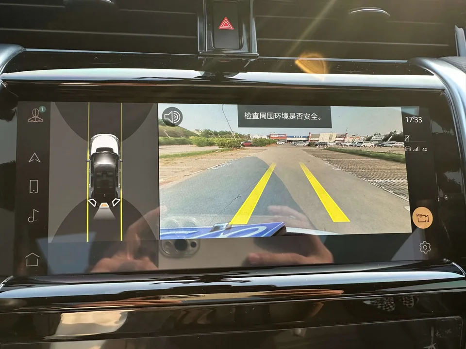 Land Rover Discover Sports Discover Sports 2022 249PS R-Dynamic SE Performance Technology Edition 5 Seaters 2022 — thumbnail 4