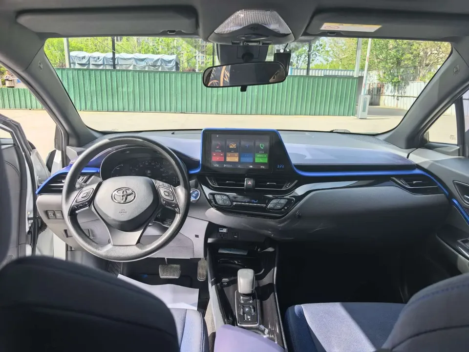 Toyota C-HR EV luxury version 2022 — миниатюра 3