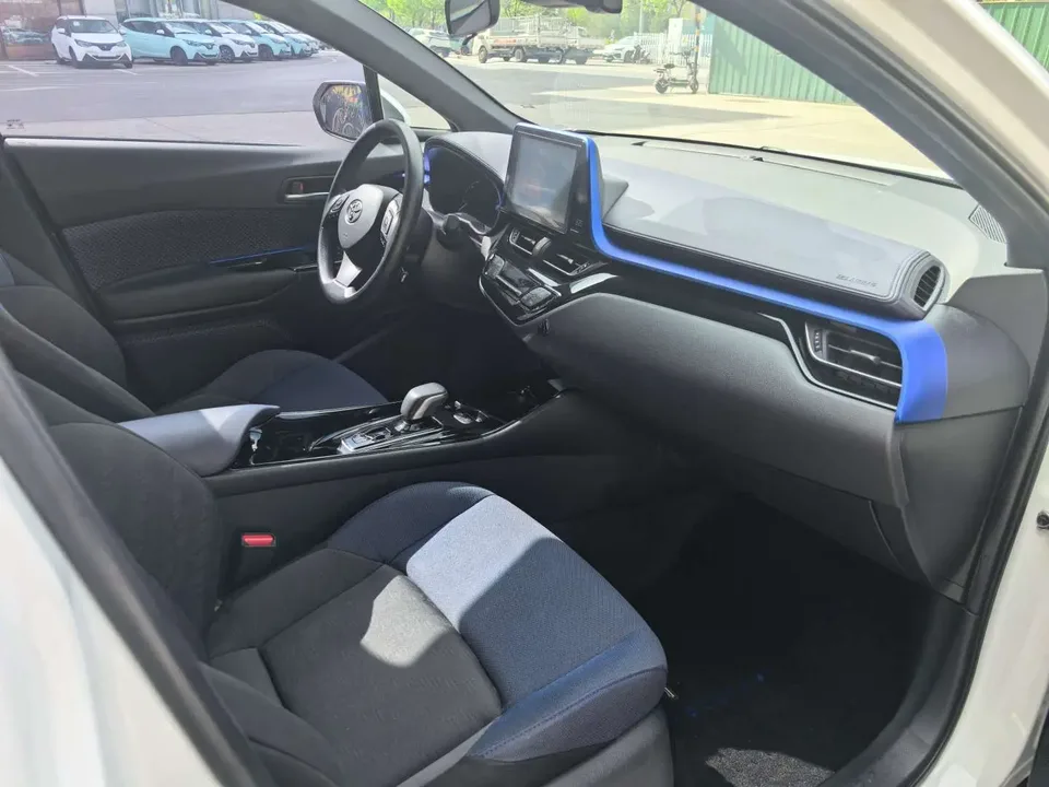 Toyota C-HR EV luxury version 2022 — миниатюра 5