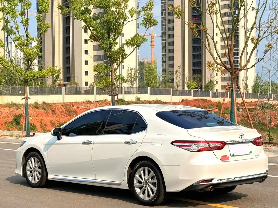 Toyota Camry 2.0G Deluxe Edition 2023 — миниатюра 2