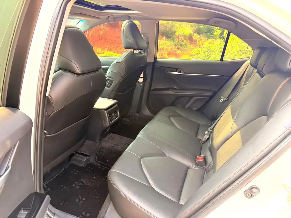 Toyota Camry 2.0G Deluxe Edition 2023 — миниатюра 3