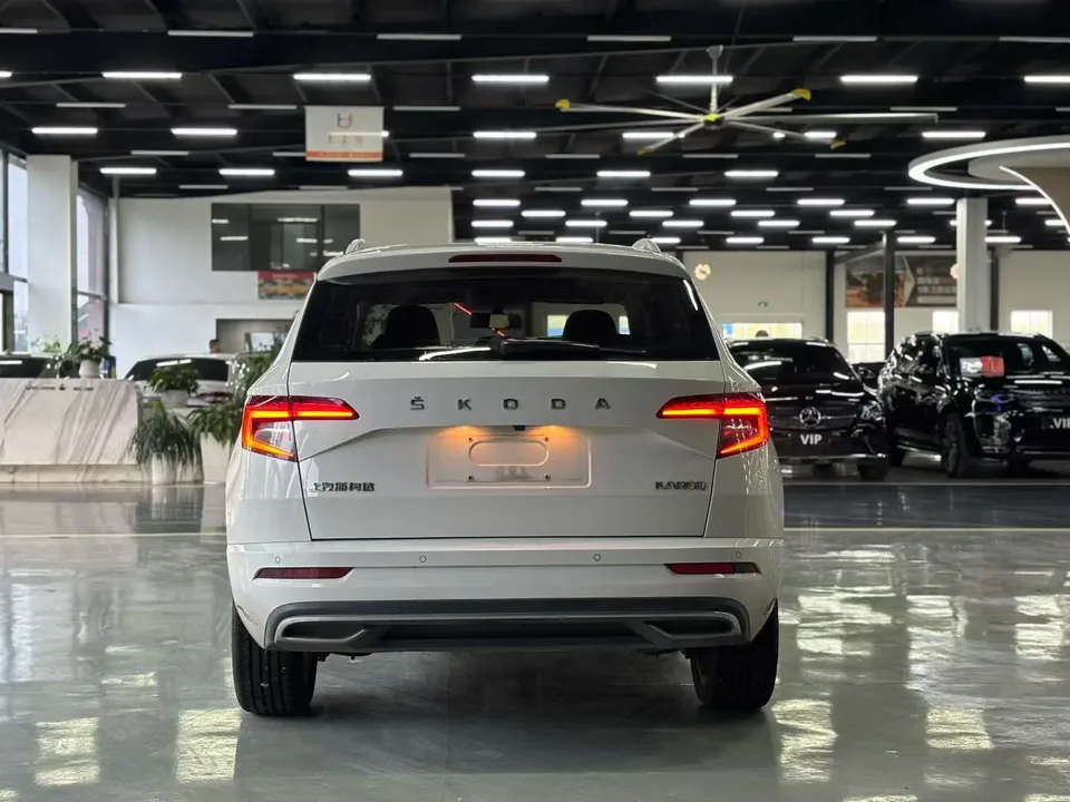 Skoda Karoq 2021 Karoq TSI280 Flagship Edition 2022 — миниатюра 2