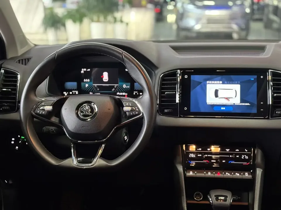 Skoda Karoq 2021 Karoq TSI280 Flagship Edition 2022 — миниатюра 3