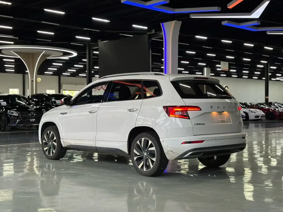 Skoda Karoq 2021 Karoq TSI280 Flagship Edition 2022 — миниатюра 4