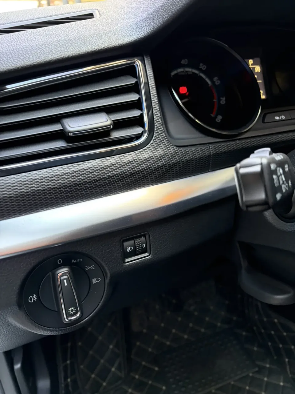 Skoda Comek Komic 2023 1.5L automatic comfort version 2024 — миниатюра 4