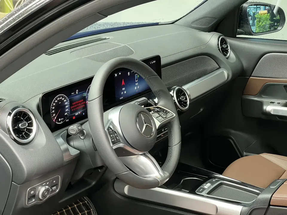 Mercedes-Benz GLB-Class facelift GLB 200 Dynamic 2024 — миниатюра 2