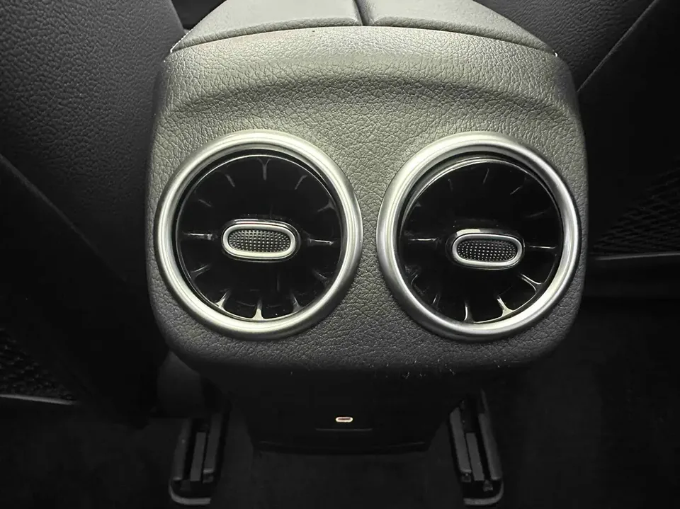 Mercedes-Benz Mercedes Benz A Class Mercedes-Benz A-Class 2023 A 180 L 2023 — миниатюра 2
