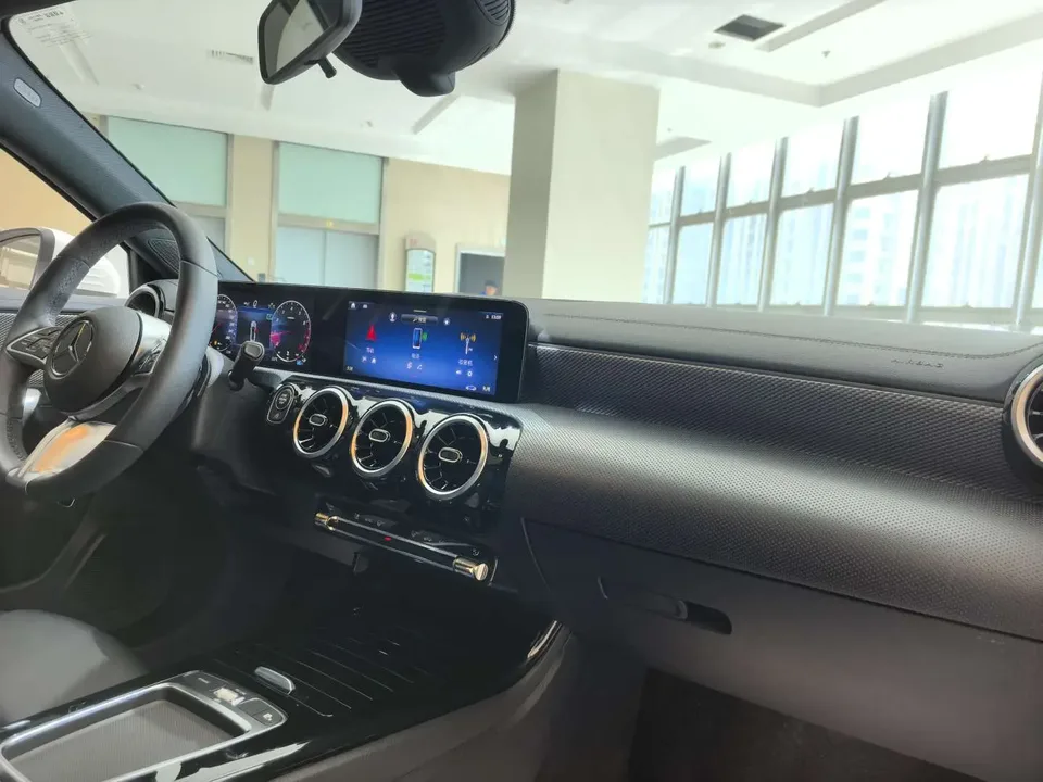 Mercedes-Benz Mercedes Benz A Class Mercedes-Benz A-Class 2023 A 180 L 2024 — миниатюра 3