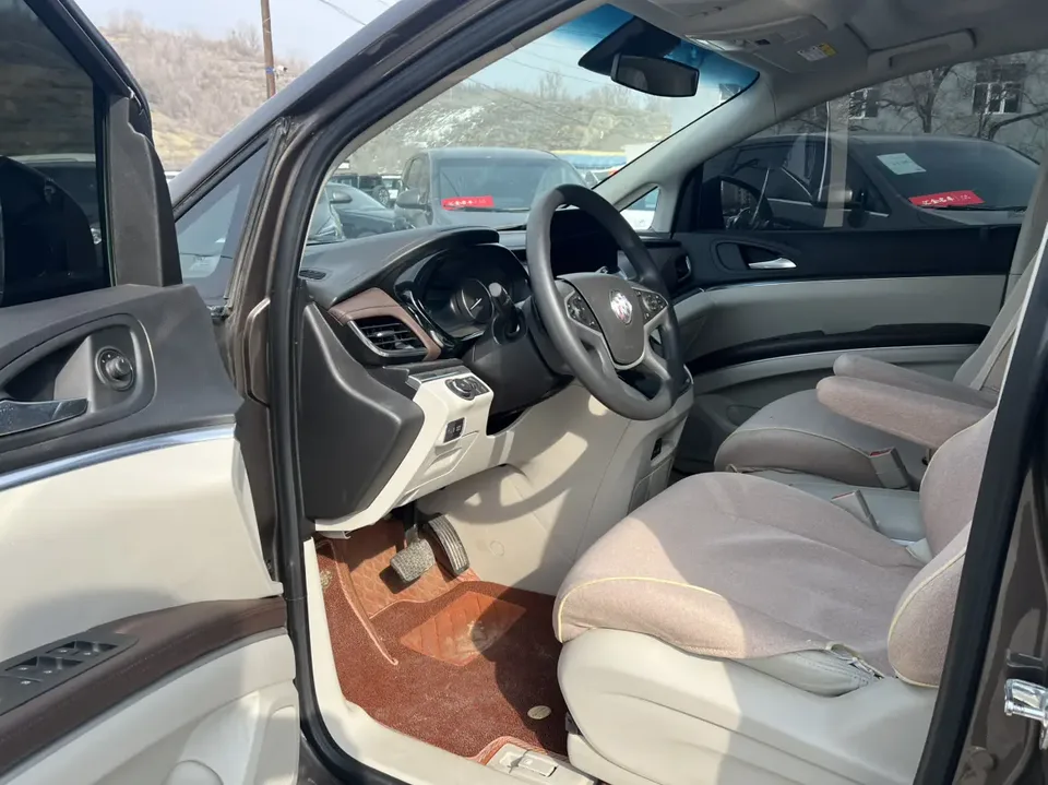 Buick GL8 GL8 2023 Buick GL8 2023 Land Business Class 2.0T Comfort Edition 2023 — thumbnail 3