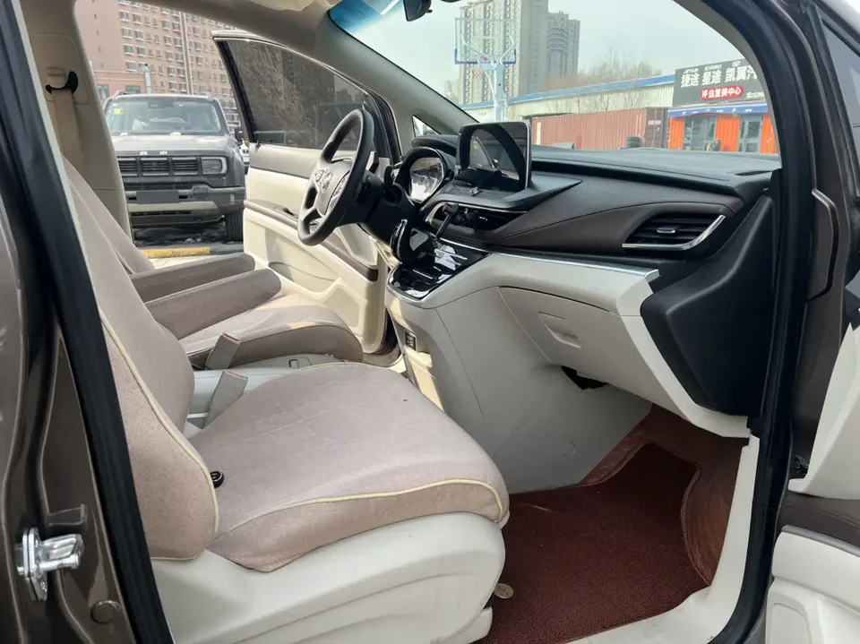 Buick GL8 GL8 2023 Buick GL8 2023 Land Business Class 2.0T Comfort Edition 2023 — thumbnail 5