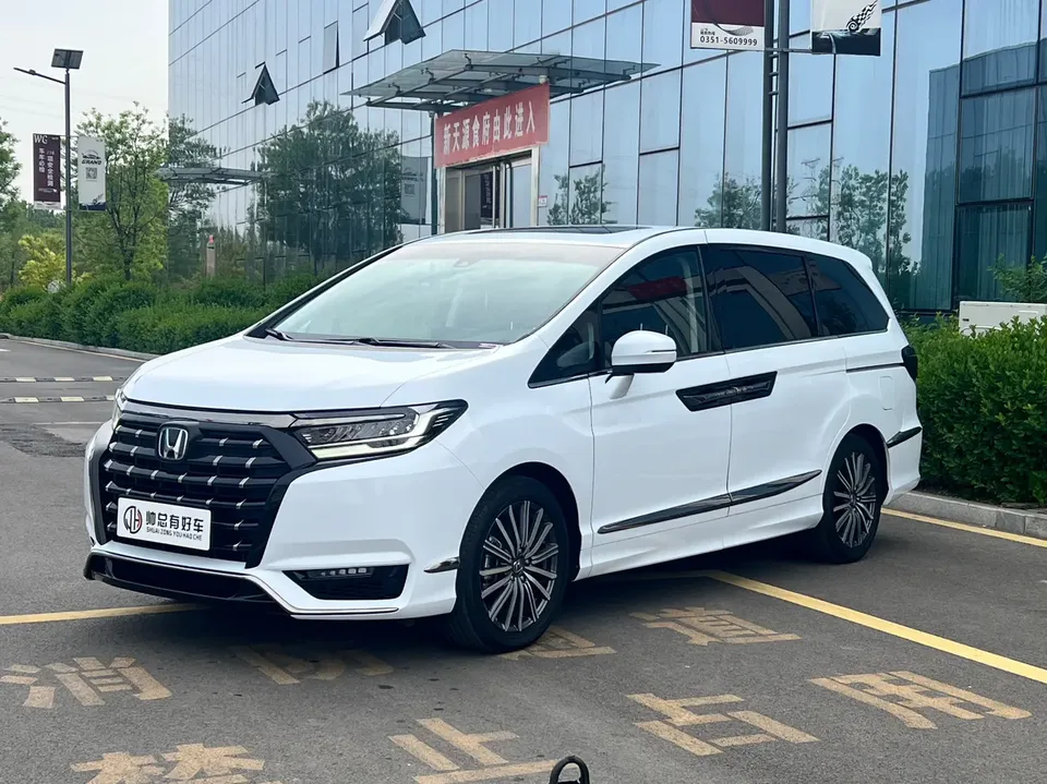 Honda Elysion Alison 2022 2.0L Hybrid Luxury Edition 2023 — photo 1, buy with delivery to Moscow