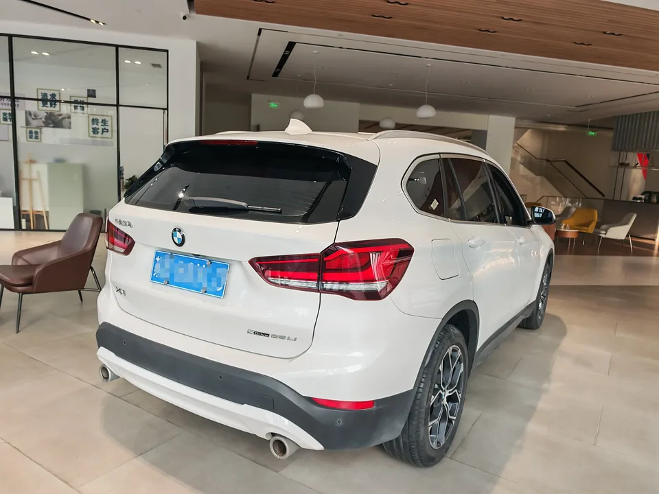 BMW X1 BMW X1 2022 sDrive25Li Leading Edition 2023 — миниатюра 2