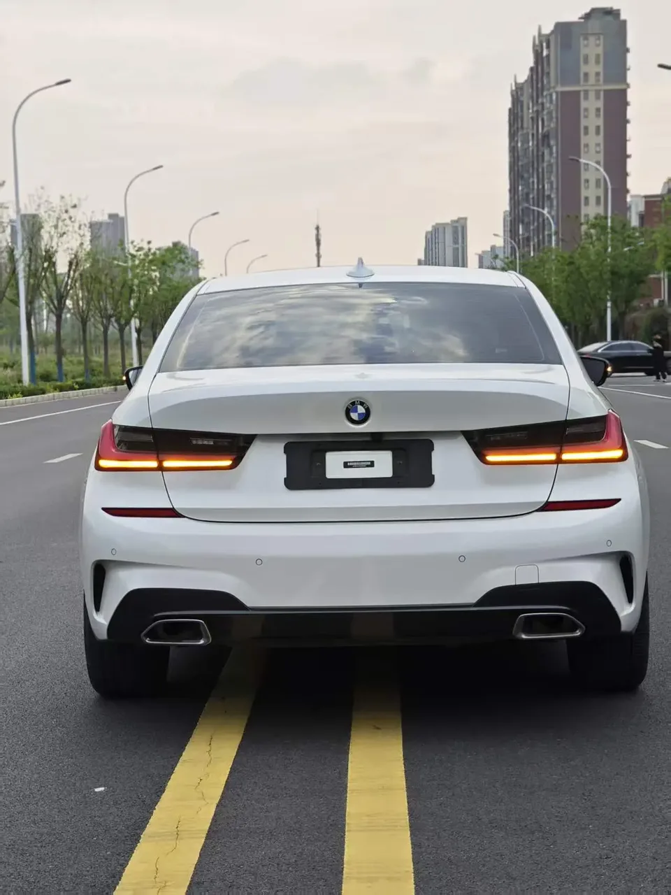 BMW 3 Series facelift 325Li M Sport package 2022 — миниатюра 2